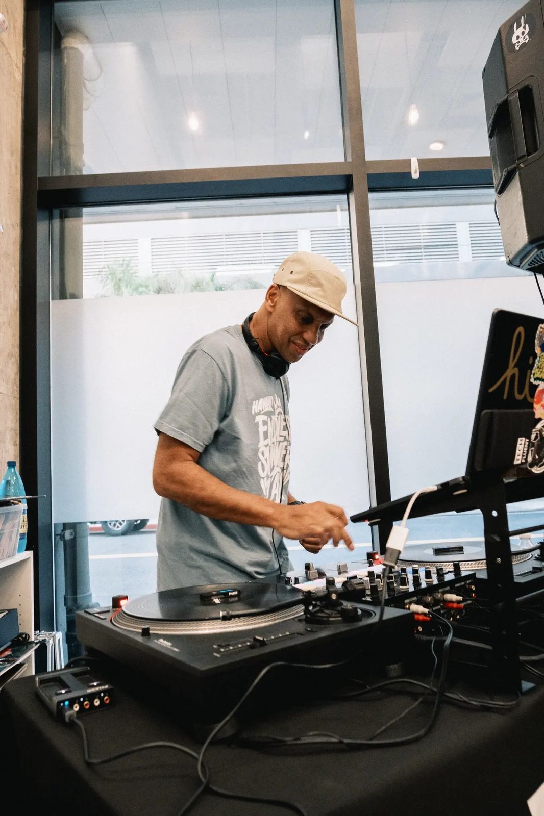 Live / Behind the Decks